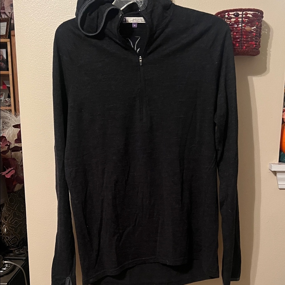 Ibex Men's Black Zip-Up long sleeve shirt with a hood.Thumb hole sleeves 1/4 zip